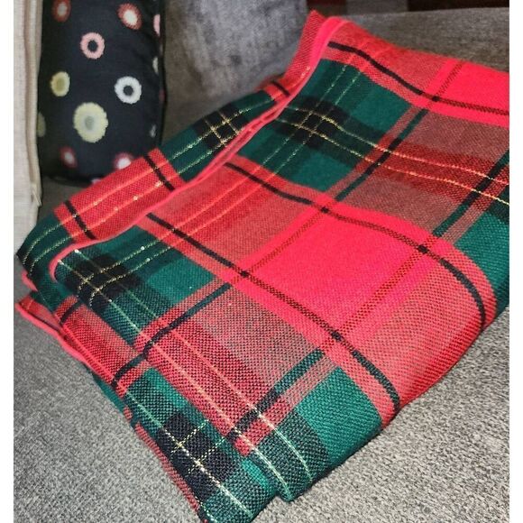 Plaid tablecloth with sparkly gold thread - Picture 2 of 6